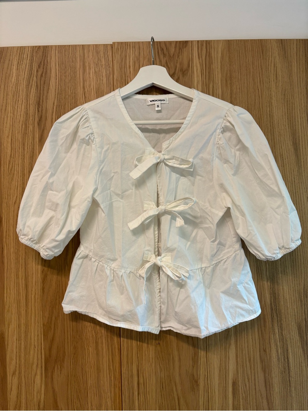 Vigoss White Bow-Front Puff Sleeve Blouse
